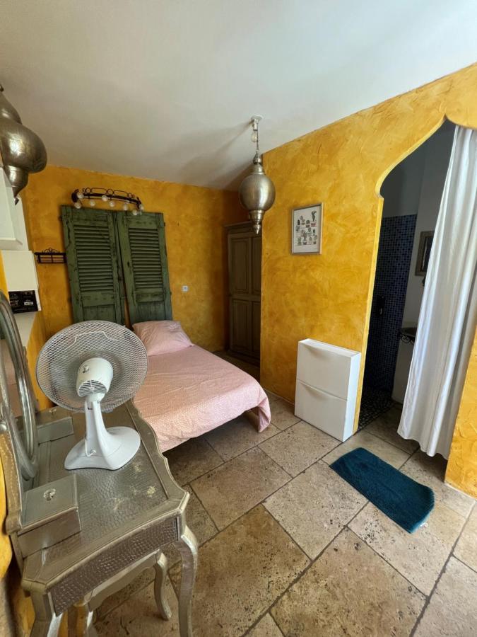 Maison D'Hotes Le Mas De Lila Вер-Пон-дю-Гар Экстерьер фото